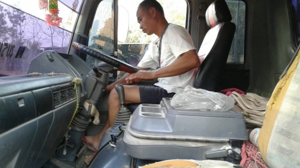 ขาย 10 ล้อดั้ม HINO FM3H คัสซีสวยตลอดเส้น เครื่องเดิม HO7D 195 แรงม้า เกียร์เดิม สโลว์เดิม ดั้มสามมิตร ทะเบียนพร้อมโอน