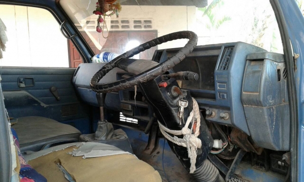 ขาย 6 ล้อ ISUZU NPR58L เครื่อง 4BE1 110 แรงม้า คัสซีสวยตลอดเส้น เฟืองท้าย F พวงมาลัยพาวเวอร์ ทะเบียนพร้อมโอน