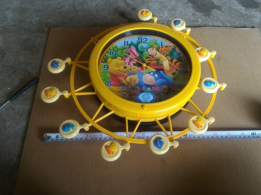 นาฬิกา Winnie the POOH พร้อมลูกเล่นต่างๆ มีล้อรอบๆนาฬิกาเหมือนชิงช้าสวรรค์หมุนไปรอบๆสวยๆ