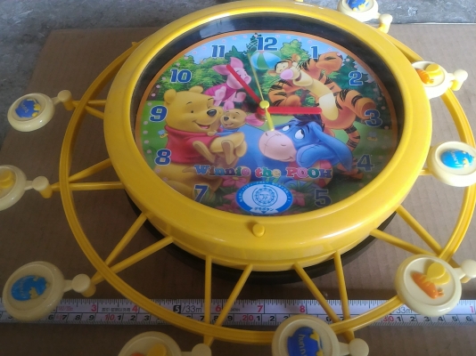 นาฬิกา Winnie the POOH พร้อมลูกเล่นต่างๆ มีล้อรอบๆนาฬิกาเหมือนชิงช้าสวรรค์หมุนไปรอบๆสวยๆ