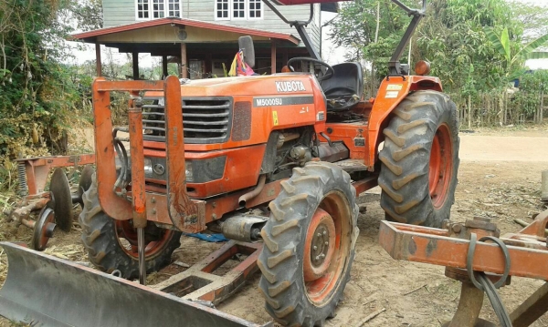 ขาย รถไถ KUBOTA M5000 ปี 53 เอกสารเล่มทะเบียนครบ อุปกรณ์มีผานดันหน้า ผาน 3 ผาน 5 โรตารี่  และสารี่ลาก