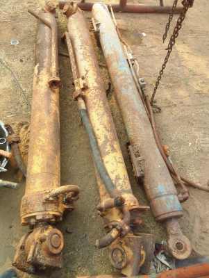 กระบอกไฮดรอลิคขายเหมา 3 ตัว