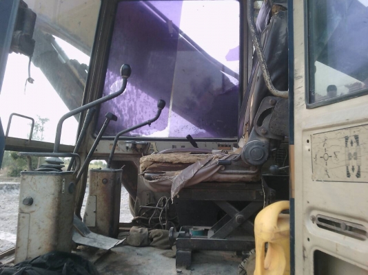 ขาย แบคโฮ KOMATSU PC200-3 รถใช้งานอยู่เป็นประจำ เอกสารใบซื้อขาย ราคาต่อรองได้ครับ