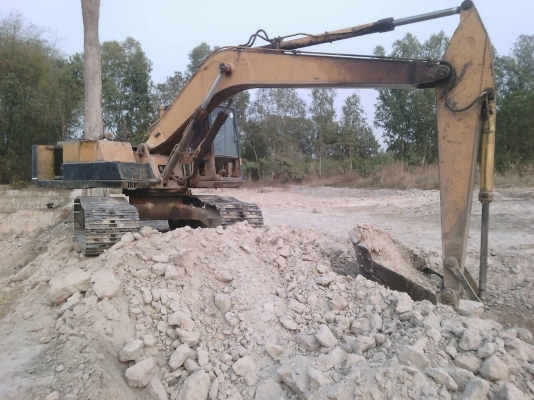 ขาย แบคโฮ KOMATSU PC200-3 รถใช้งานอยู่เป็นประจำ เอกสารใบซื้อขาย ราคาต่อรองได้ครับ