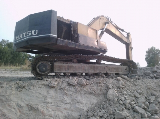 ขาย แบคโฮ KOMATSU PC200-3 รถใช้งานอยู่เป็นประจำ เอกสารใบซื้อขาย ราคาต่อรองได้ครับ