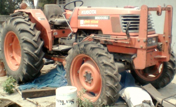 KUBOTA M5000 SU - 2 เพลา รถบอดี้สวยเดิมๆมากครับสภาพดีสุดๆพร้อมใช้งาน อุปกรณ์มีครบ มีใบดันหน้า ผานพรวน 6 พร้อมติดตั้งใช้งานได้เลยครับ เครื่องยนต์แน่นแรงดีไม่มีเยิ้มเลยครับ ระบบเกียร์เดินหน้าถอยหลังใช้งานปกติดีไม่มีปัญหาครับ หลังคามีให้ครบพร้อม ช่วงล่างแน่น KUBOTA M5000 SU - 2 เพลา รถบอดี้สวยเดิมๆมากครับสภาพดีสุดๆพร้อมใช้งาน อุปกรณ์มีครบ มีใบดันหน้า ผานพรวน 6 พร้อมติดตั้งใช้งานได้เลยครับ เครื่องยนต์แน่นแรงดีไม่มีเยิ้มเลยครับ ระบบเกียร์เดินหน้าถอยหลังใช้งานปกติดีไม่มีปัญหาครับ หลังคามีให้ครบพร้อม ช่วงล่างแน่น