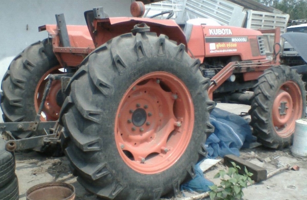 KUBOTA M5000 SU - 2 เพลา รถบอดี้สวยเดิมๆมากครับสภาพดีสุดๆพร้อมใช้งาน อุปกรณ์มีครบ มีใบดันหน้า ผานพรวน 6 พร้อมติดตั้งใช้งานได้เลยครับ เครื่องยนต์แน่นแรงดีไม่มีเยิ้มเลยครับ ระบบเกียร์เดินหน้าถอยหลังใช้งานปกติดีไม่มีปัญหาครับ หลังคามีให้ครบพร้อม ช่วงล่างแน่น KUBOTA M5000 SU - 2 เพลา รถบอดี้สวยเดิมๆมากครับสภาพดีสุดๆพร้อมใช้งาน อุปกรณ์มีครบ มีใบดันหน้า ผานพรวน 6 พร้อมติดตั้งใช้งานได้เลยครับ เครื่องยนต์แน่นแรงดีไม่มีเยิ้มเลยครับ ระบบเกียร์เดินหน้าถอยหลังใช้งานปกติดีไม่มีปัญหาครับ หลังคามีให้ครบพร้อม ช่วงล่างแน่น