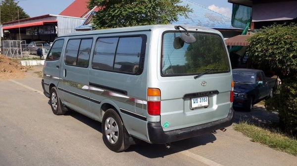 ขายรถตู้ toyota hiace ปี 2545  วางเครื่องเบนซิน Toyota 1่j ติดแก๊ส LPG ราคา 95,000 บาท ถูกสุดๆ