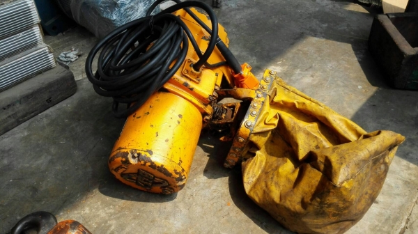 *** Sold *** รอกโซ่ไฟฟ้า KITO 1 ton ไฟ 380V โซ่ยาว 12 m. สภาพสวยไม่ทำสีข้างในใหม่กริ้บดึงนุ่มมาเทสก่อนได้!!