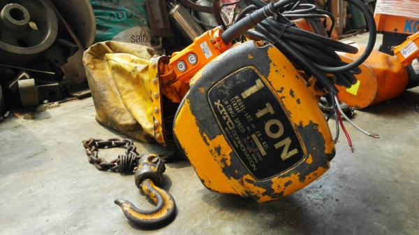 *** Sold *** รอกโซ่ไฟฟ้า KITO 1 ton ไฟ 380V โซ่ยาว 12 m. สภาพสวยไม่ทำสีข้างในใหม่กริ้บดึงนุ่มมาเทสก่อนได้!!