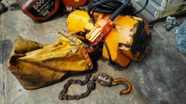 *** Sold *** รอกโซ่ไฟฟ้า KITO 1 ton ไฟ 380V โซ่ยาว 12 m. สภาพสวยไม่ทำสีข้างในใหม่กริ้บดึงนุ่มมาเทสก่อนได้!!