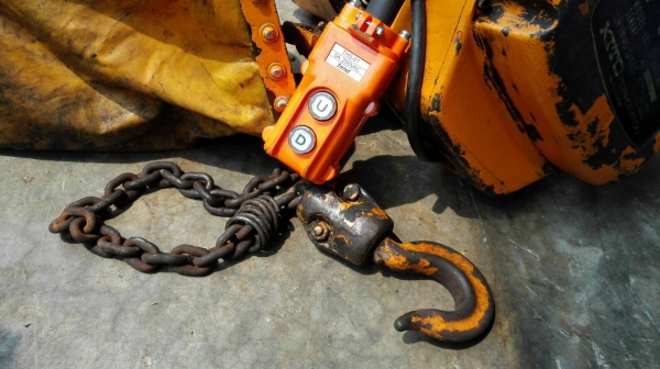 *** Sold *** รอกโซ่ไฟฟ้า KITO 1 ton ไฟ 380V โซ่ยาว 12 m. สภาพสวยไม่ทำสีข้างในใหม่กริ้บดึงนุ่มมาเทสก่อนได้!!