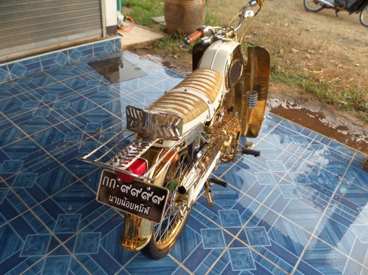 ขายมอไซค์คลาสสิคฮอนด้าชี200 สภาพเทพๆแต่งสวยชุปทองทั้งคันพร้อมประกวดครับ เครื่องไนท์110 เครื่องฟิตไม่ดังไม่หอนไม่ควัน เอกสารเครื่องเล่มพร้อมชุดโอน ออกใบซื้อขายให้แต่โอนไม่ได้ต่อภาษีไม่ได้นะครับไว้ขี่เล่นสวยงามไปตลาด ราคา 49,999 บาท  สนใจสอบถามได้ครับ  เบอร