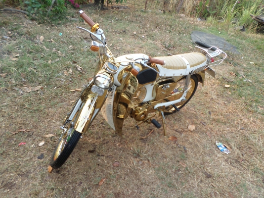 ขายมอไซค์คลาสสิคฮอนด้าชี200 สภาพเทพๆแต่งสวยชุปทองทั้งคันพร้อมประกวดครับ เครื่องไนท์110 เครื่องฟิตไม่ดังไม่หอนไม่ควัน เอกสารเครื่องเล่มพร้อมชุดโอน ออกใบซื้อขายให้แต่โอนไม่ได้ต่อภาษีไม่ได้นะครับไว้ขี่เล่นสวยงามไปตลาด ราคา 49,999 บาท  สนใจสอบถามได้ครับ  เบอร