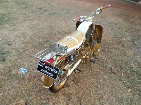 ขายมอไซค์คลาสสิคฮอนด้าชี200 สภาพเทพๆแต่งสวยชุปทองทั้งคันพร้อมประกวดครับ เครื่องไนท์110 เครื่องฟิตไม่ดังไม่หอนไม่ควัน เอกสารเครื่องเล่มพร้อมชุดโอน ออกใบซื้อขายให้แต่โอนไม่ได้ต่อภาษีไม่ได้นะครับไว้ขี่เล่นสวยงามไปตลาด ราคา 49,999 บาท  สนใจสอบถามได้ครับ  เบอร