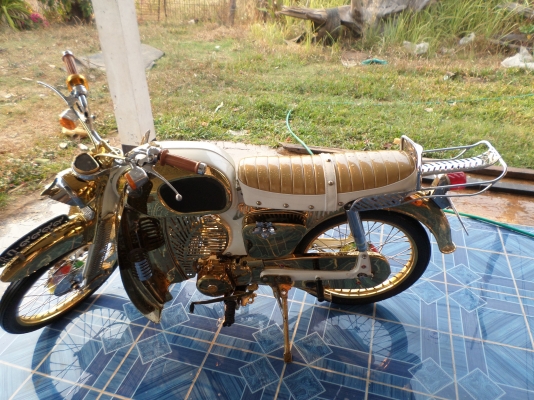 ขายมอไซค์คลาสสิคฮอนด้าชี200 สภาพเทพๆแต่งสวยชุปทองทั้งคันพร้อมประกวดครับ เครื่องไนท์110 เครื่องฟิตไม่ดังไม่หอนไม่ควัน เอกสารเครื่องเล่มพร้อมชุดโอน ออกใบซื้อขายให้แต่โอนไม่ได้ต่อภาษีไม่ได้นะครับไว้ขี่เล่นสวยงามไปตลาด ราคา 49,999 บาท  สนใจสอบถามได้ครับ  เบอร