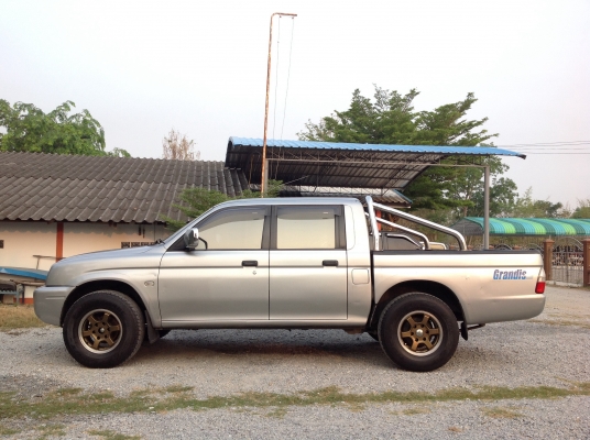 ปี 2002 มิตซูบิชิ สตราด้า 4 ประตู เครื่อง 2800 ปี 2002 มิตซูบิชิ สตราด้า 4 ประตู เครื่อง 2800