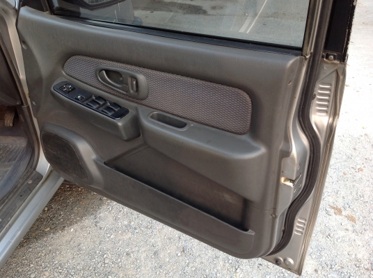 ปี 2002 มิตซูบิชิ สตราด้า 4 ประตู เครื่อง 2800 ปี 2002 มิตซูบิชิ สตราด้า 4 ประตู เครื่อง 2800