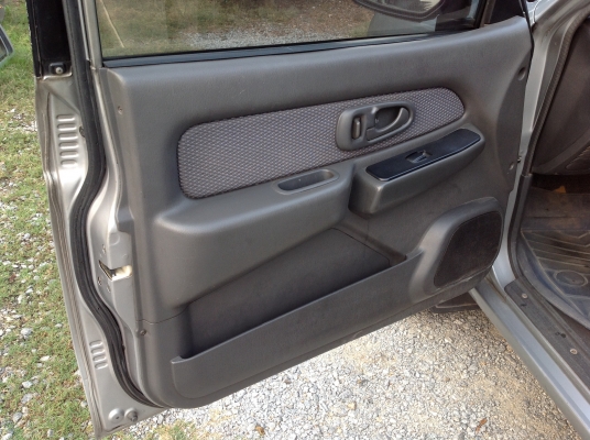 ปี 2002 มิตซูบิชิ สตราด้า 4 ประตู เครื่อง 2800 ปี 2002 มิตซูบิชิ สตราด้า 4 ประตู เครื่อง 2800