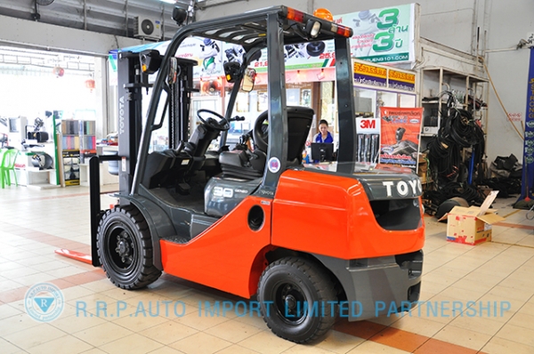 ขายรถโฟล์คลิฟท์มือสอง TOYOTA รุ่น 8FD30-30979 ราคา 620,000 บาท นำเข้าจากประเทศญี่ปุ่น 100\% ไม่เคยใช้งานในไทย