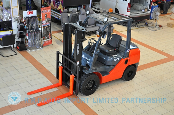 ขายรถโฟล์คลิฟท์มือสอง TOYOTA รุ่น 8FD30-30979 ราคา 620,000 บาท นำเข้าจากประเทศญี่ปุ่น 100\% ไม่เคยใช้งานในไทย