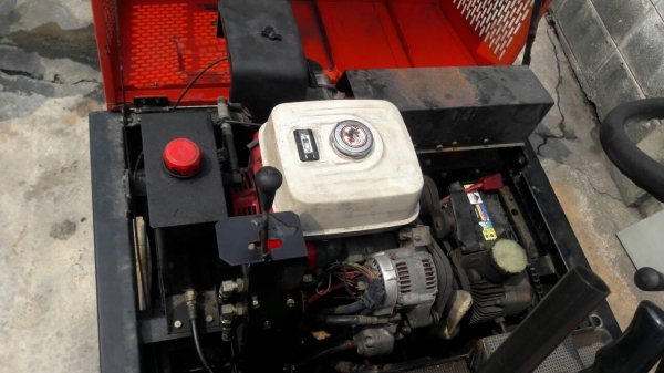 รถกวาดดูดฝุ่น Amano เครื่องhonda 11 แรง มีตัวยกไฮโดรลิค