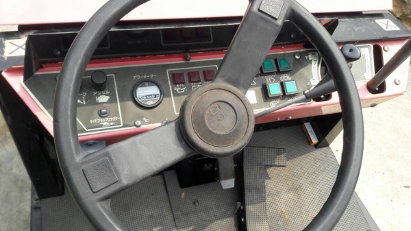 รถกวาดดูดฝุ่น Amano เครื่องhonda 11 แรง มีตัวยกไฮโดรลิค