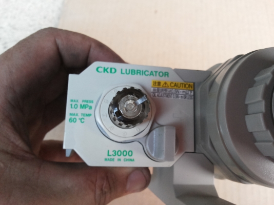 ชุดปรับปรุงคุณภาพลม พร้อมต้วปรับตั้งแรงดันลมออก ยี่ห้อ CKD ในชุดประด้วย ตัวดักน้ำ ตัวจ่ายฝอยน้ำมัน