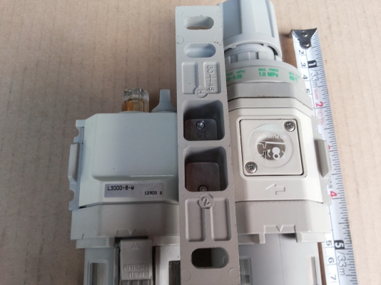 ชุดปรับปรุงคุณภาพลม พร้อมต้วปรับตั้งแรงดันลมออก ยี่ห้อ CKD ในชุดประด้วย ตัวดักน้ำ ตัวจ่ายฝอยน้ำมัน