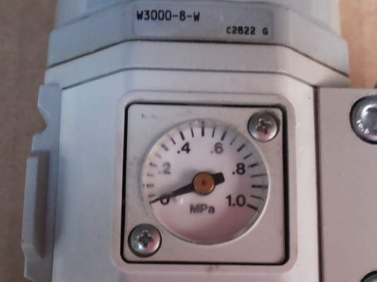 ชุดปรับปรุงคุณภาพลม พร้อมต้วปรับตั้งแรงดันลมออก ยี่ห้อ CKD ในชุดประด้วย ตัวดักน้ำ ตัวจ่ายฝอยน้ำมัน