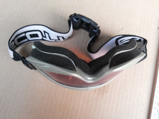 แว่นตาสปอตนิรภัยไม่แตกหักจากญี่ปุ่น SCOTT  กรอบสีแดงอ่อนเนื้อเลนส์กรองแสง สวยใส่เล่นขี่มอเตอร์ไซคหรือเล่นกีฬา.ป้องกันลม และเศษวัสดุอื่นๆเข้าตา