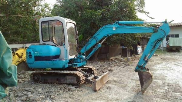 ขาย KOMATSU PC35R-8  มีเก๋งพร้อม สภาพสวย เดิมๆ   สนใจโทร 089-3818694  ดวงนภาจ้า