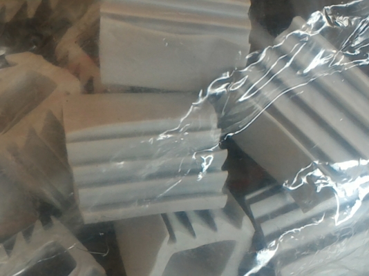 ปลอกยางเอนกประสงค์นุ่มๆ ใช้สวมขาโต๊ะ , เก้าอี , กระแทรก, หรืออื่นๆ (ราคาต่อถุง 60 บาท )