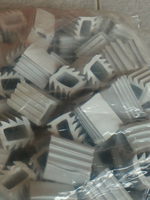 ปลอกยางเอนกประสงค์นุ่มๆ ใช้สวมขาโต๊ะ , เก้าอี , กระแทรก, หรืออื่นๆ (ราคาต่อถุง 60 บาท )