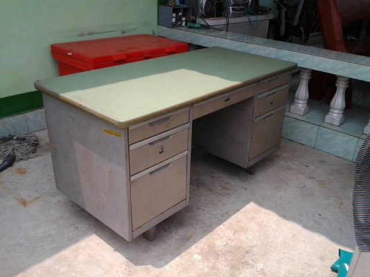 โต๊ะทำงานเหล็ก