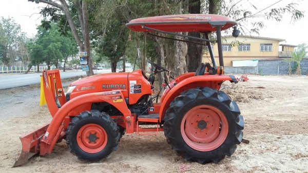 ขายรถไถL3608ใบมีดผาลพรวนพร้อมใช้ครับ ขายรถไถL3608ใบมีดผาลพรวนพร้อมใช้ครับ