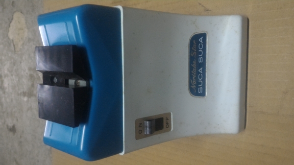 ที่เจียร์ลบคมมีด กรรไกร และอื่นๆ  แบบให้ถ่าน  ยี่ห้อ SUCA SUCA  ของใหม่เก่าเก็บจากญี่ปุ่น มีตัวหินลับคมลำลองติดมาให้ด้วย