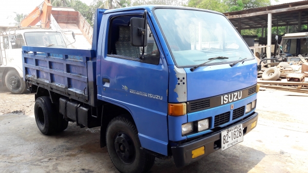 Isuzu Nkr ดั้ม เครื่อง 4BC2-100 แรงม้า เครื่องดี คัสซีสวย พวงมาลัยพาวเวอร์ ทะเบียนเต็มพร้อมโอน