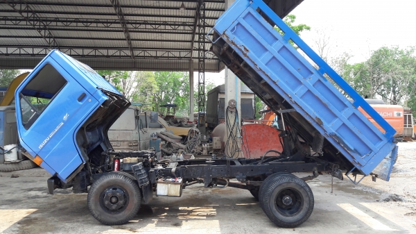 Isuzu Nkr ดั้ม เครื่อง 4BC2-100 แรงม้า เครื่องดี คัสซีสวย พวงมาลัยพาวเวอร์ ทะเบียนเต็มพร้อมโอน