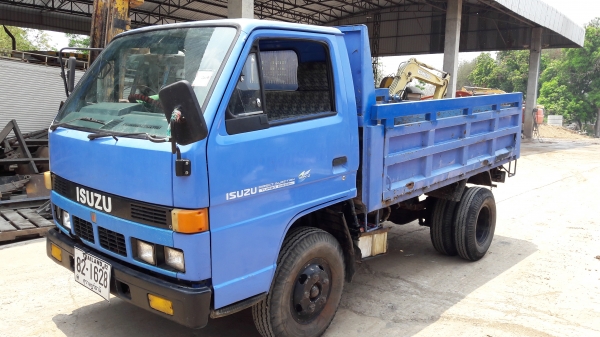Isuzu Nkr ดั้ม เครื่อง 4BC2-100 แรงม้า เครื่องดี คัสซีสวย พวงมาลัยพาวเวอร์ ทะเบียนเต็มพร้อมโอน