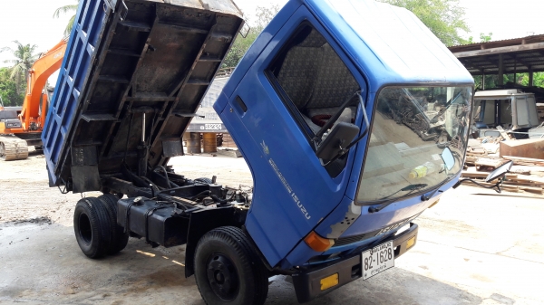 Isuzu Nkr ดั้ม เครื่อง 4BC2-100 แรงม้า เครื่องดี คัสซีสวย พวงมาลัยพาวเวอร์ ทะเบียนเต็มพร้อมโอน