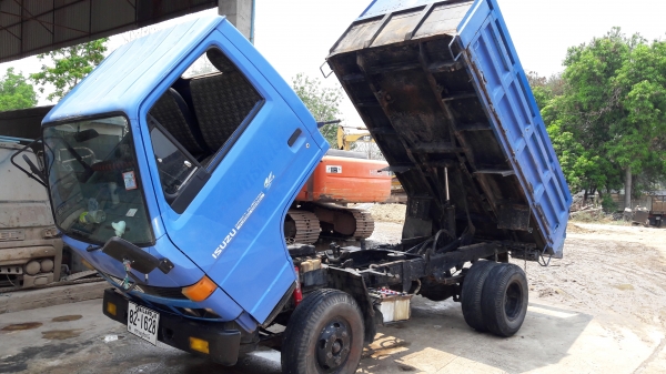 Isuzu Nkr ดั้ม เครื่อง 4BC2-100 แรงม้า เครื่องดี คัสซีสวย พวงมาลัยพาวเวอร์ ทะเบียนเต็มพร้อมโอน