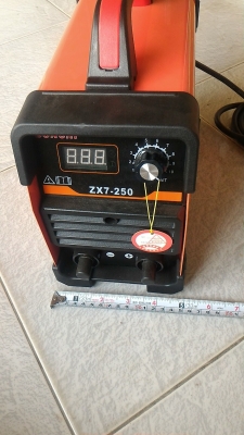 เครื่องเชื่อมพกพา ขนาดถึง  250 A.ยี่ห้อ BONCHI เป็นระบบ Inverter Welder จ่ายไฟฟ้าเชื่อมเป็นแบบ DC