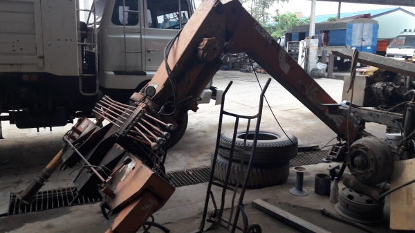 เทรน Unic 3 ตัน สภาพยังใช้งานได้ปกติ เพิ่งยกลง