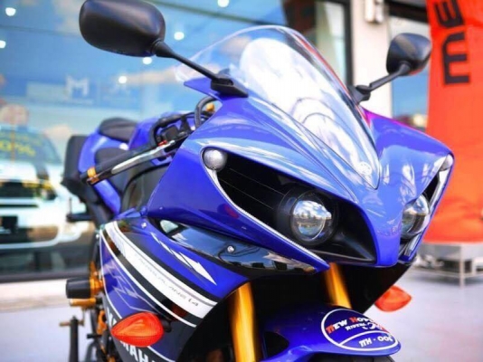 ขาย Yamaha R1 รถศูนย์พร้อมทะเบียนแท้ ปี 2013 สภาพสวยกริ๊ป สีเดิมทั้งคัน ไม่ผิดหวังแน่นอน