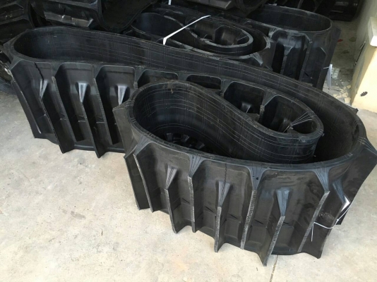 ตีนตะขาบรถเกี่ยวข้าวราคาถูก ติดต่อ 088-5523503