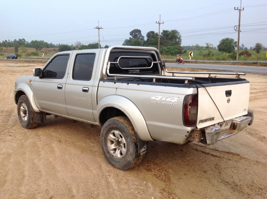 นิสสันฟรอนเทีย ปี 2002  4WD