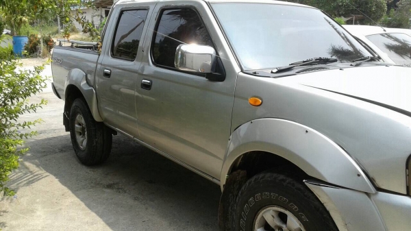 นิสสันฟรอนเทีย ปี 2002  4WD