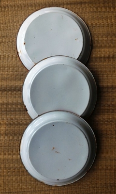 ถาดลายดอกไม้ยุคเก่า ขนาด 12 นิ้ว ขายรวม 3 ใบ งานสวยน่าสะสมครับ