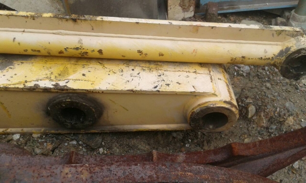 ขายตัวต่อปลายอาร์ม รูสลัก 80 มิล  เหมาะสำหรับรถขุดขนาด PC 200